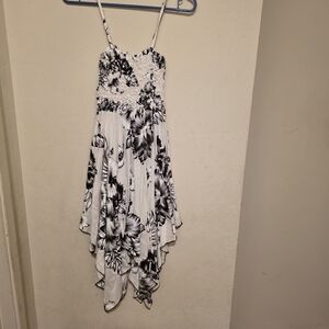 Advance Black And White Floral Hankerchief Bottom Dress Size Xs
